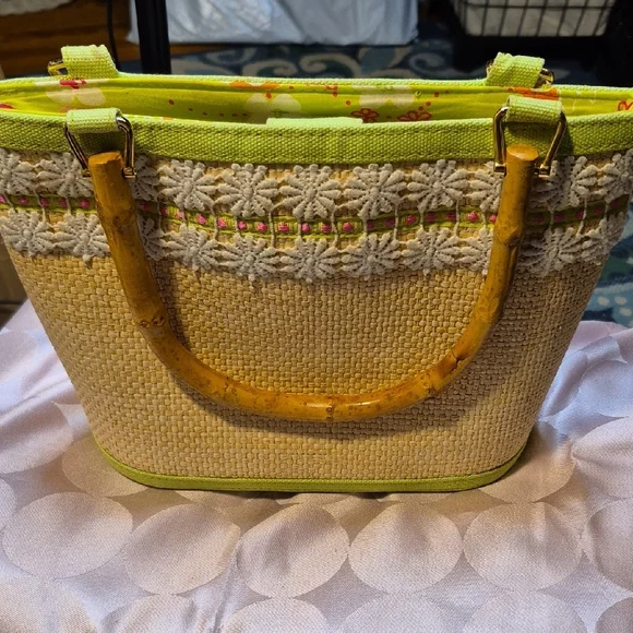 Lilly Pulitzer Green and Cream Straw Tote with Bamboo Handles - Picture 4 of 13